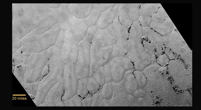 Troughs_in_Sputnik_Planum_by_LORRI-640x360